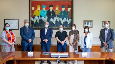 Cto de donaci&oacute;n a la UC del fondo documental 'Archivo Enrique P&eacute;rez Sim&oacute;n'