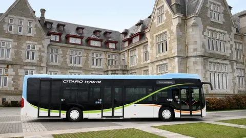 Archivo - Autob&uacute;s h&iacute;brido TUS