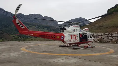 Archivo - Helic&oacute;ptero del Gobierno de Cantabria