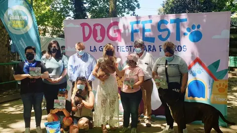 Ganadores del concurso de la feria de mascotas 'Dog fest'.