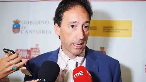 Archivo - El consejero de Obras P&uacute;blicas, Ordenaci&oacute;n del Territorio y Urbanismo del Gobierno de Cantabria, Jos&eacute; Luis Gochicoa