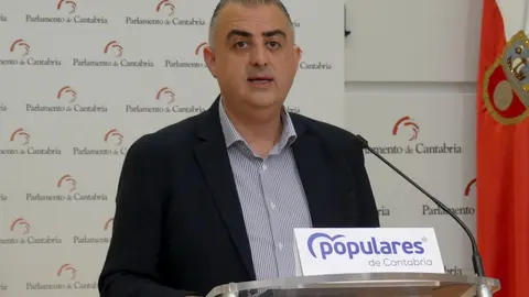 El diputado del PP en el Parlamento de Cantabria Roberto Media