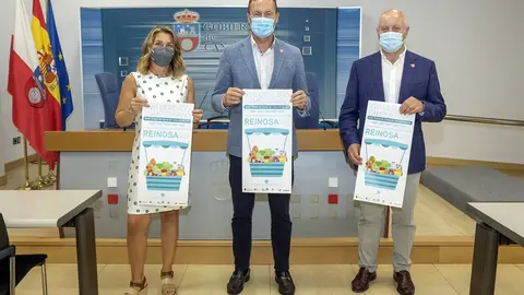 El Consejero De Desarrollo Rural, Guillermo Blanco, Acompa&ntilde;ado De La Directorade Pesca Y Alimentaci&oacute;n, Marta L&oacute;pez, Y Del Alcalde De Reinosa, Jos&eacute; Miguel Barrio, Presenta, En Rueda De Prensa, El XVVIII Mercado Campurriano.