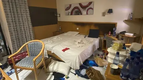 Imagen de la habitaci&oacute;n del hotel de Marta donde se encuentra confinado un estudiante c&aacute;ntabro de 14 a&ntilde;os en viaje de estudios y que dio positivo en Covid