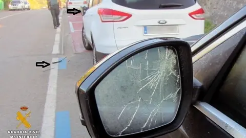 Uno de los veh&iacute;culos da&ntilde;ados en Comillas