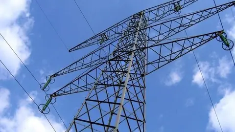 Archivo - Imagen de recurso de una torre de electricidad