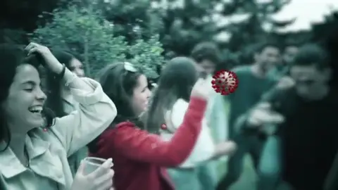 Escena de la campa&ntilde;a audiovisual para prevenir el contagio entre los j&oacute;venes.