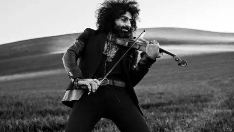 Archivo - M&aacute;laga.- Teatro Cervantes acoge el fin de semana el 'Abecedario flamenco' de Arc&aacute;ngel y dos conciertos de Ara Malikian