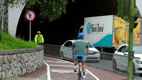 Archivo - Carril bici que pasa por el t&uacute;nel Tetu&aacute;n .- Archivo