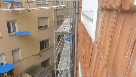 Archivo - Andamios para la rehabilitaci&oacute;n de un edificio