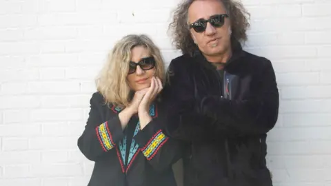 Mar&iacute;a Monson&iacute;s y Teo Cardalda, integrantes de la banda C&oacute;mplices