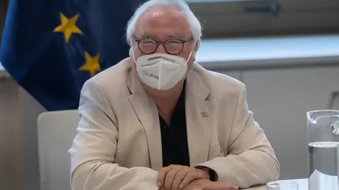 El ministro de Universidades, Manuel Castells, durante una entrevista para Europa Press en la sede del Ministerio