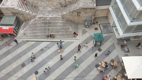 Archivo - Personas, gente en Santander