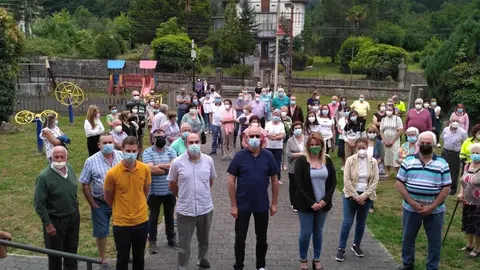 Acto de apoyo a los vecinos del Valle de Villaverde ante la "deficiente" atenci&oacute;n sanitaria que reciben