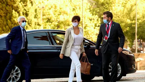 La ministra de Pol&iacute;tica Territorial, Isabel Rodr&iacute;guez, a su llegada a la Plaza Mayor de Salamanca para celebrar la XXIV Conferencia de Presidentes, a 30 de julio de 2021, en Salamanca, Castilla y Le&oacute;n (Espa&ntilde;a). Los tres grandes temas a tratar en esta reun