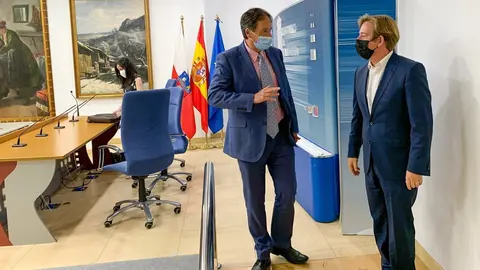 El consejero, Jos&eacute; Luis Gochicoa, y el presidente de la FMC, Pablo Diestro