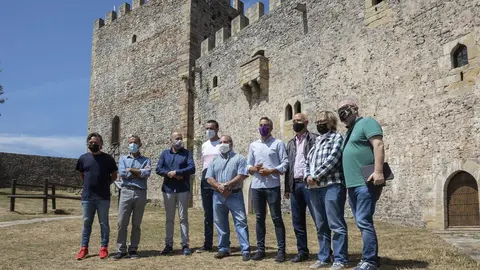 Zuloaga presenta 'Cielos' en el castillo de Arg&uuml;eso