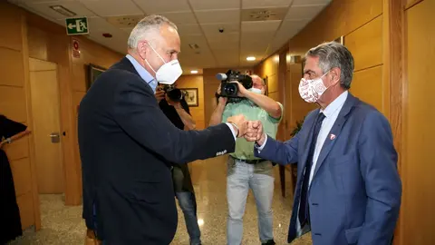 Revilla recibe al nuevo director de RTVE Cantabria, Jaime Aja