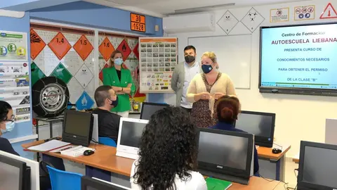 Lorena Guti&eacute;rrez visita a los alumnos de 'Conduce tu futuro'