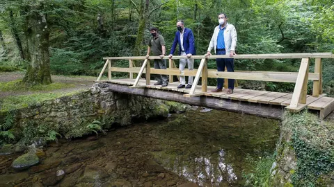 El consejero de Desarrollo Rural, Ganader&iacute;a, Pesca, Alimentaci&oacute;n y Medio Ambiente,&nbsp;Guillermo Blanco, visita la mejora de una pista forestal y de la campa de Ucieda