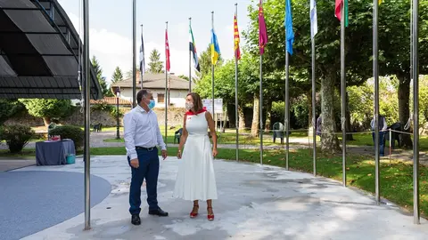 La consejera de Presidencia, Interior, Justicia y Acci&oacute;n Exterior, Paula Fern&aacute;ndez,acompa&ntilde;ada por el alcalde de Cabez&oacute;n de la Sal, Victor Manuel Reinoso, visita las actuaciones realizadas por la Consejer&iacute;a en el municipio