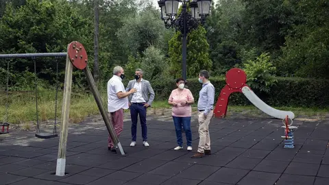 El Vicepresidente Y Consejero De Universidades, Igualdad, Cultura Y Deporte, Pablo Zuloaga, Visita El Parque Infantil De Cotillo