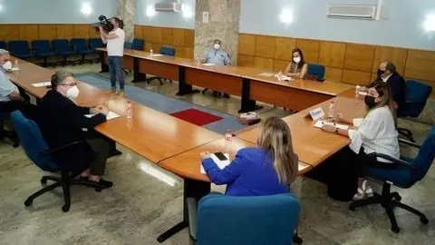 La presidenta del PP de Cantabria, Mar&iacute;a Jos&eacute; de Buruaga, y la diputada Isabel Urrutia se re&uacute;nen con representantes de entidades sociales.