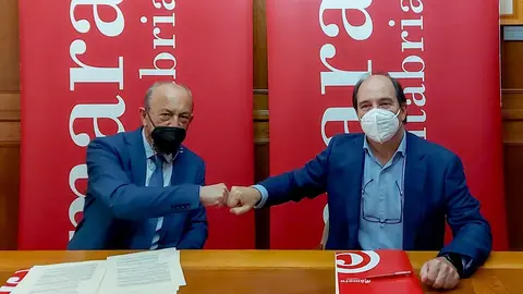 Javier L&oacute;pez Marcano y Modesto Pi&ntilde;eiro firman el convenio de colaboraci&oacute;n entre Sodercan y C&aacute;mara Cantabria para fomentar el emprendimiento femenino
