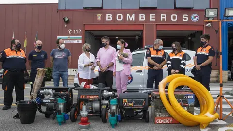 La Consejera De Presidencia, Interior, Justicia Y Acci&oacute;n Externo, Paula Fern&aacute;ndez Via&ntilde;a, Hace Entrega De Nuevo Material A La Agrupaci&oacute;n De Protecci&oacute;n Civil De Camargo.