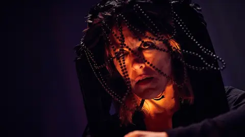 La Ph&aacute;rmaco - Luz Arcas / Ton&aacute; @Trist&aacute;n P&eacute;rez-Mart&iacute;n