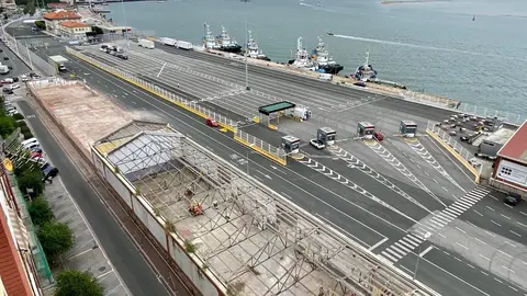 Trabajos derribo tinglados puerto Santander