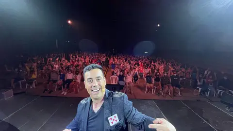 El mago santanderino Ra&uacute;l Alegr&iacute;a en el Festival Internacional de la Magia y el Circo de Noja.