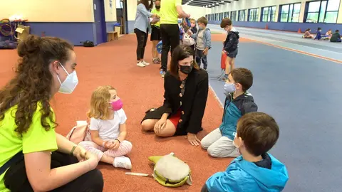 Archivo - La alcaldesa, en el inicio de las actividades de verano del IMD