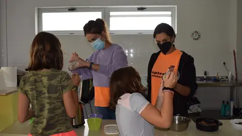 Participantes en el programa de ocio estival del Ayuntamiento de Pi&eacute;lagos 'Verano de colores'.