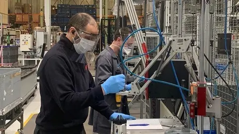 Operarios de Maflow-Spain.