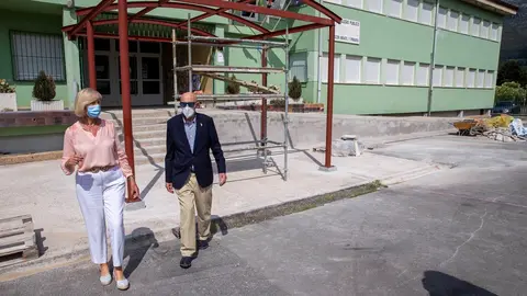La consejera de Educaci&oacute;n y Formaci&oacute;n Profesional, Marina Lomb&oacute;, visita las obras de mejora del CEIP Pero Ni&ntilde;o.