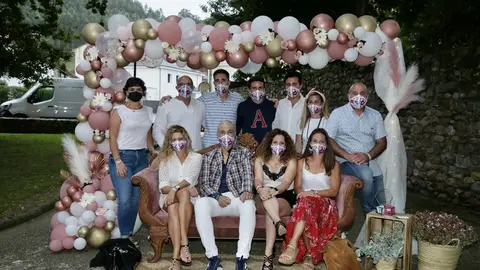 Presentaci&oacute;n del documental sobre el c&aacute;ncer realizado por la asociaci&oacute;n Rosa Navidad, en colaboraci&oacute;n con el Ayuntamiento de Cartes.