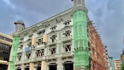 Obras de reforma del edificio bancario de Hern&aacute;n Cort&eacute;s