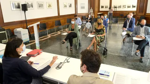 La alcaldesa presenta ayudas a empresarios y aut&oacute;nomos