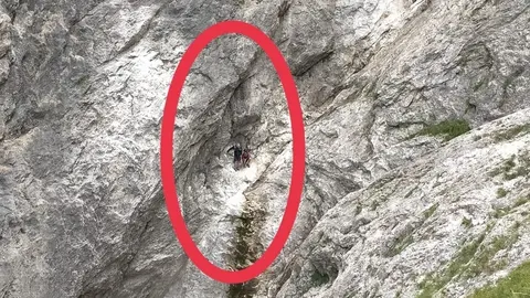 Monta&ntilde;eros c&aacute;ntabros rescatados