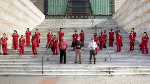 El vicepresidente de Cantabria y consejero de Universidades, Igualdad, Cultura y Deporte, Pablo Zuloaga, recibe a las selecciones c&aacute;ntabras femenina y masculoina de minibasket