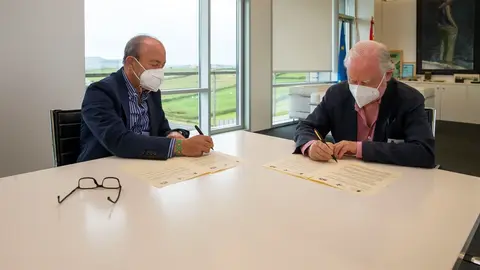 El Consejero De Industria, Turismo, Innovaci&oacute;n, Transporte Y Comercio, Javier L&oacute;pez Marcano, Firma Un Convenio Con El Presidente De La C&aacute;mara Minera, Jos&eacute; Ram&oacute;n Berasategui