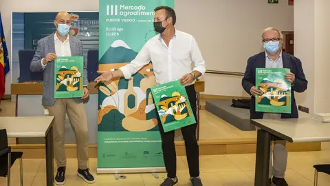 El Consejero De Desarrollo Rural, Guillermo Blanco, Presenta La III Edici&oacute;n Del Mercado Agroalimentario De Puente Viesgo Junto Al Alcalde Del Municipio, &Oacute;scar Villegas, Y El Director De La Odeca, Fernando Mier