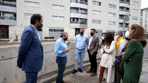 El consejero de Obras P&uacute;blicas, Ordenaci&oacute;n del Territorio y Urbanismo, Jos&eacute; Luis Gochicoa, mantiene una reuni&oacute;n con representantes de los vecinos afectados por el derrumbe de los garajes de la calle Tom&aacute;s y Valiente.