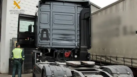 Cami&oacute;n intervenido en operaci&oacute;n contra la manipulaci&oacute;n de tac&oacute;grafos