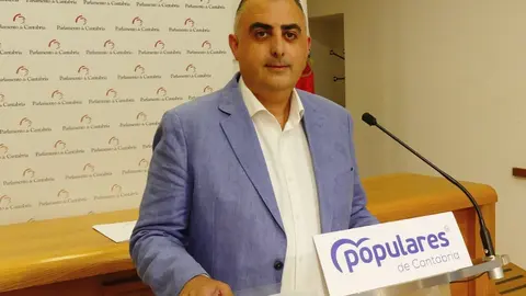 El diputado del PP en el Parlamento de Cantabria Roberto Media