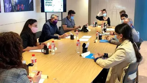 Imagen de archivo de las Mesas de Juventud que se celebraron en mayo. FOTO: Archivo