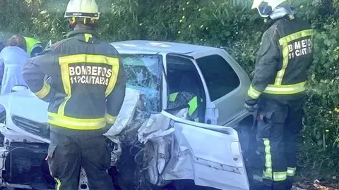 Bomberos del 112 atienden una colisi&oacute;n en Obeso (Rionansa)