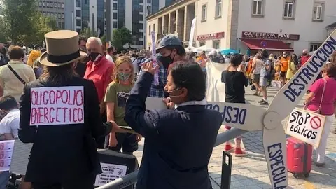 Protesta contra los e&oacute;licos en Santander