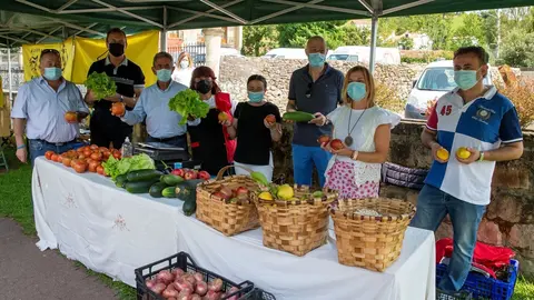 El Presidente De Cantabria, Miguel &Aacute;ngel Revilla, Y El Consejero De Desarrollo Rural, Ganader&iacute;a, Pesca, Alimentaci&oacute;n Y Medio Ambiente, Guillermo Blanco, Visitan El III Mercado Agrolimentario De Puente Viesgo.